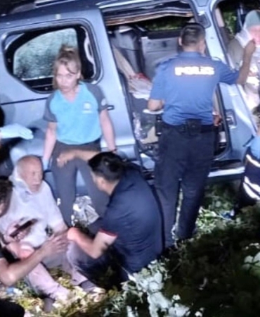 Kontrolden çıkan araç şarampole yuvarlandı: 2 yaralı