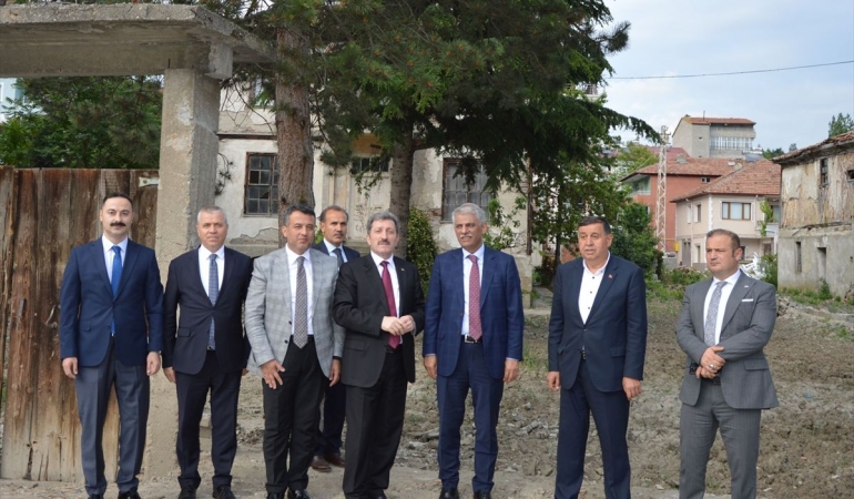 Kültür ve Turizm Bakan Yardımcısı Alpaslan, Havza ilçesinde selde zarar gören konakları inceledi