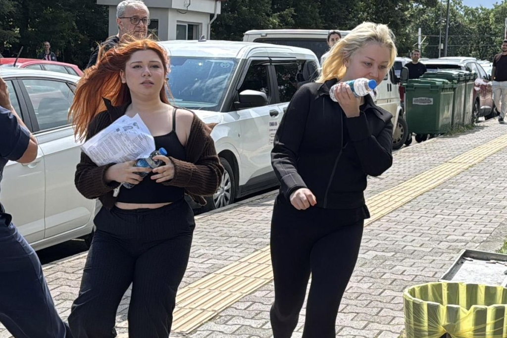 Sınava genç kalan 2 kız öğrencinin yıkıldığı an