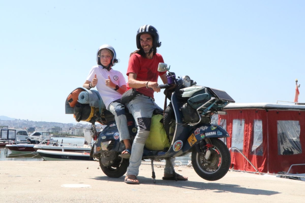 Avustralyalı baba-oğul motosikletle dünya turunda Samsun