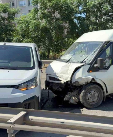 Hamile eşini hastaneye götürürken kaza yapan araca çarptı: 3 yaralı