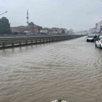 Kavak’ta sağanak yağış etkili oldu: Yollar göle döndü