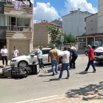 Kavşakta motosiklet ile elektrikli bisiklet çarpıştı: 2 yaralı