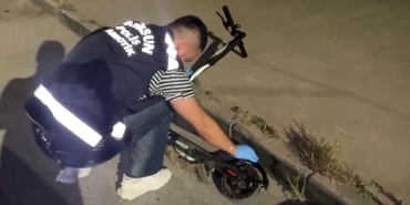 Peçeteye emdirilen uyuşturucuyu scooter bataryasında sakladı