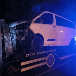 Samsun’da çekici ile üzerindeki kamyonet yandı