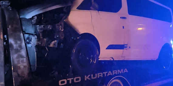 Samsun’da çekici ile üzerindeki kamyonet yandı