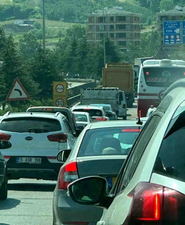 Şehir Hastanesi kavşak çalışması trafiği kilitledi: Kilometrelerce araç kuyruğu