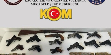 Silah tacirlerine ve düğün magandalarına operasyon: 12 tabanca ele geçirildi