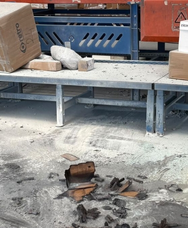 Sipariş Edilen Havai Fişeklerin İçindeki Kargo Kutusu Alev Aldı