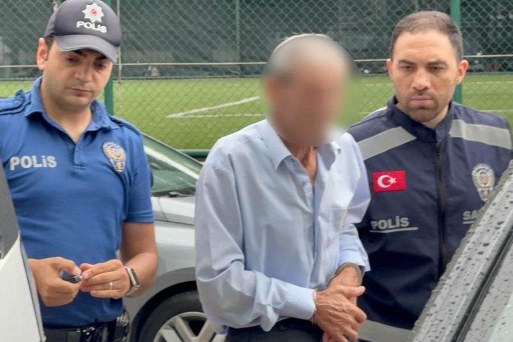 Tramvayda hayasızca harekette bulunan yaşlı adama gözaltı