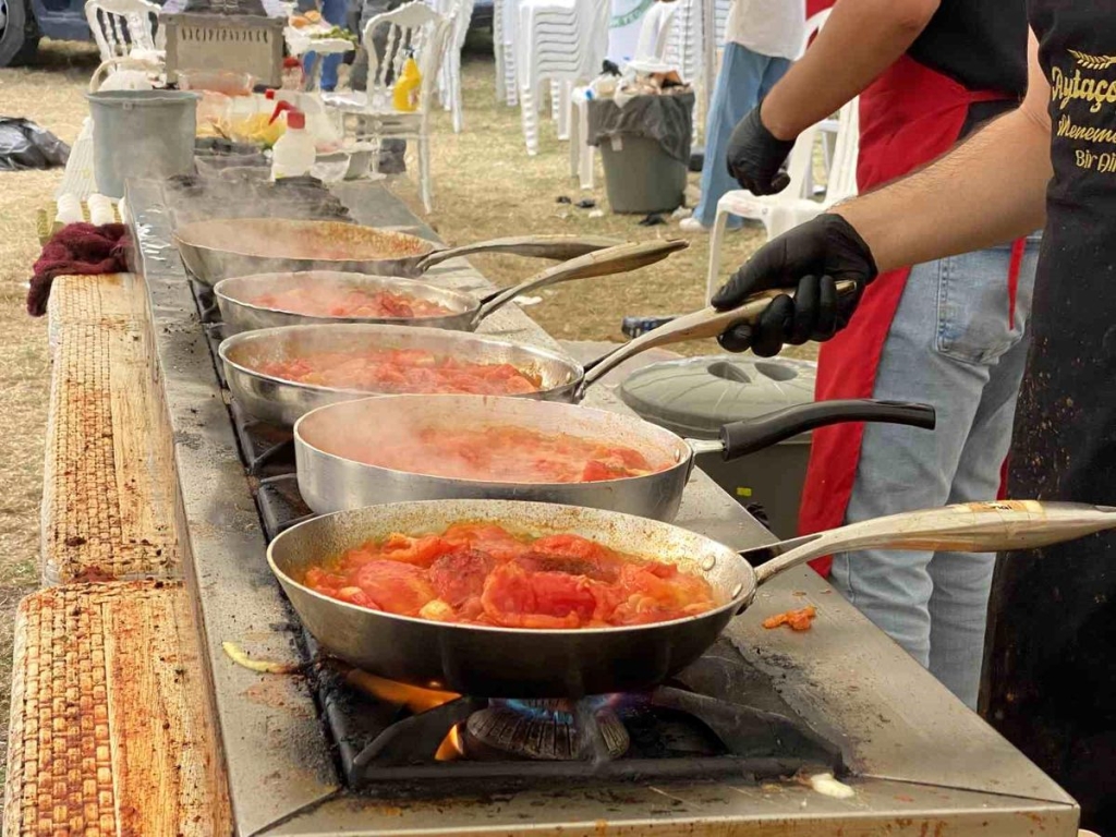 Yaklaşık 10 bin kişi Çakallı Menemen Festivali