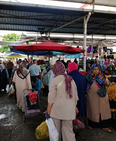 Yaz meyve ve sebzeleri tezgahları süsledi