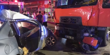 Çarşamba’da kamyonla otomobilin çarpıştığı kazada 3 kişi yaralandı