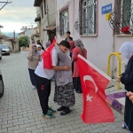 Dünya üçüncüsü milli güreşçi, baba ocağında coşkuyla karşılandı
