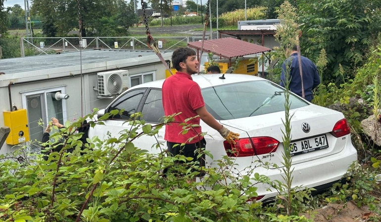 El Freni Unutulan Araç Doğal Gaz Tesisine Girdi