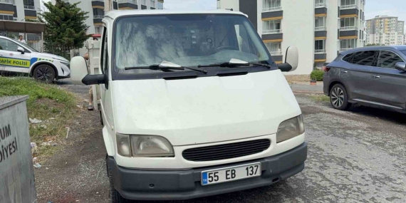 Kamyonet Ticari Taksiye Çarptı: 1 Yaralı