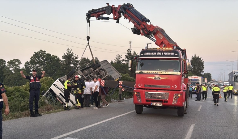 Samsun’da özel halk otobüsü şarampole devrildi: 21 yaralı