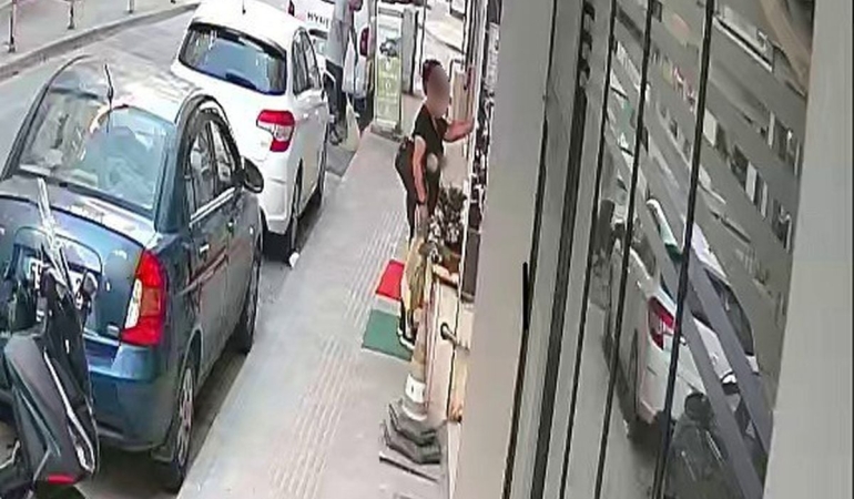 Fırın Kapısındaki Pastırmayı Kadın Aldı