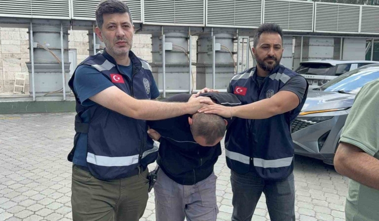 İş arkadaşını falçatayla ağır yaraladı