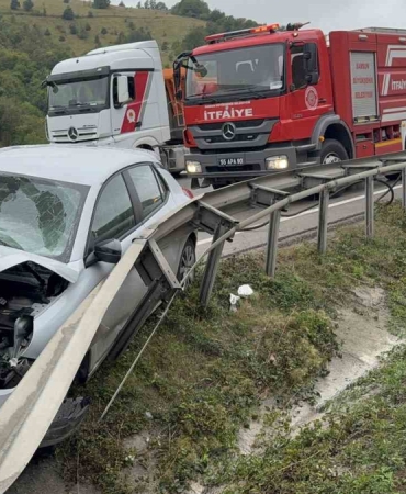 Samsun’da otomobil tırla çarpıştı: 2 yaralı