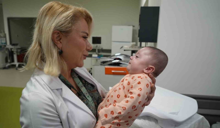 720 gram doğan Bahar bebek, 104 günlük tedavinin ardından 5 kilo 775 grama ulaştı