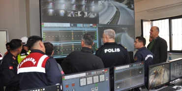 Amasya’nın Gümüşhacıköy ilçesindeki Badal Tüneli’nde araç yangını tatbikatı yapıldı