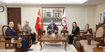 OMÜ yönetimi, Samsun Valisi Tavlı’yı ziyaret edip iş birliği projelerini görüştü