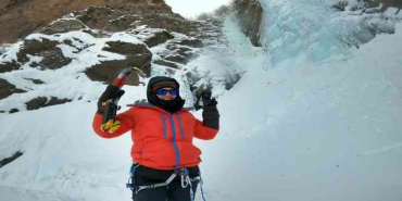 Bafra'nın belgeli tek kadın dağcısı donmuş şelaleye tırmandı