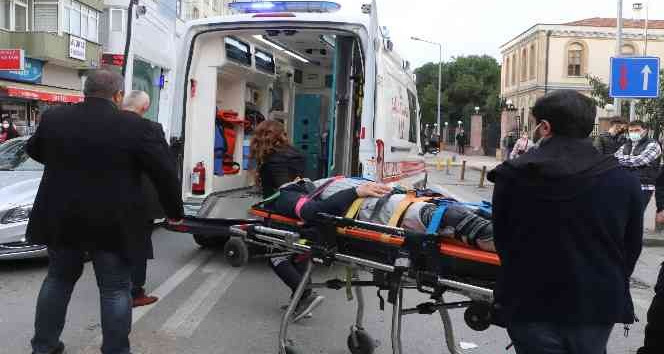 Samsun'da motosikleti kurye kazada yaralandı