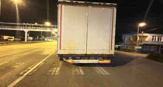 Samsun'da otomobil tıra arkadan çarptı: 1 yaralı