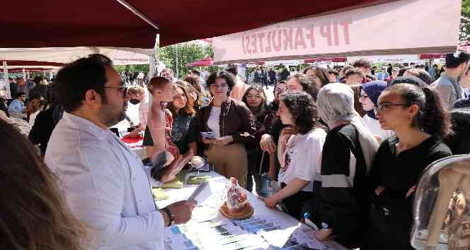 BM gibi üniversite: 120 ülkeden 5 bin yabancı öğrenci