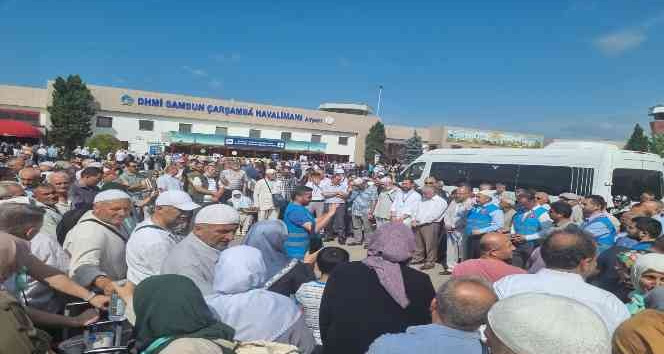 Samsun-Çarşamba Havalimanı'nda hac kafileleri yoğunluğu