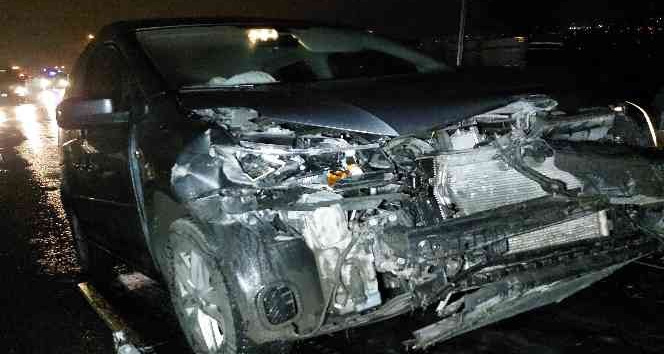 Samsun'da hafif ticari araç bariyere çarptı: 3 yaralı