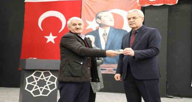 Atık toplayarak kazandıkları 2 bin 500 TL'yi depremzedelere bağışladılar