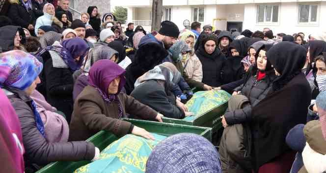 Depremde hayatını kaybeden Dilek öğretmen ve kızı gözyaşları içinde toprağa verildi