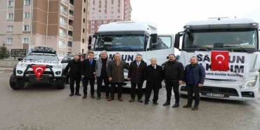 İlkadım'dan deprem bölgesine iş makineleri ve 4 tır dolusu yardım