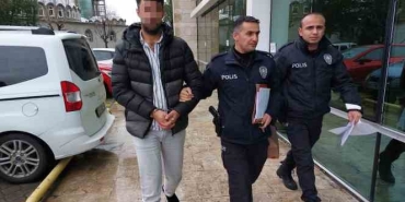 Otomobilin içinde kazayla eniştesini vurdu