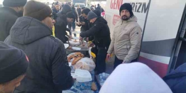 Samsun'da eğitim camiasından depremzedelere sıcak yemek