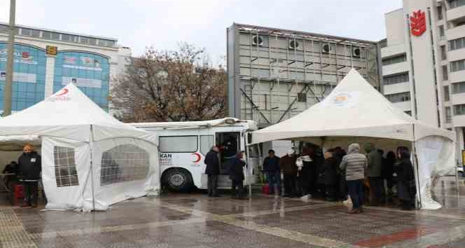 Samsun'dan deprem bölgelerine kan seferberliği