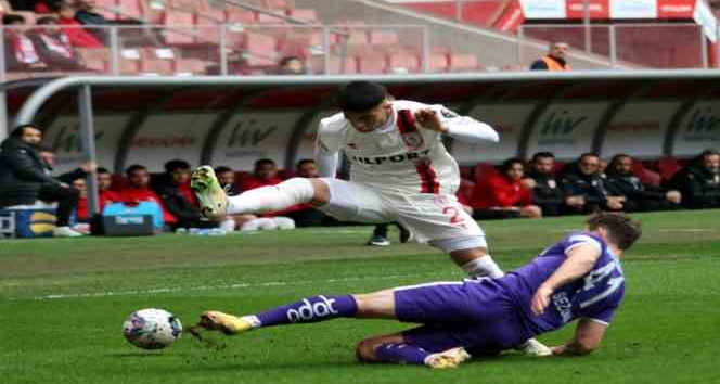 Samsunspor ile 52 Orduspor FK, depremzedeler için karşılaştı