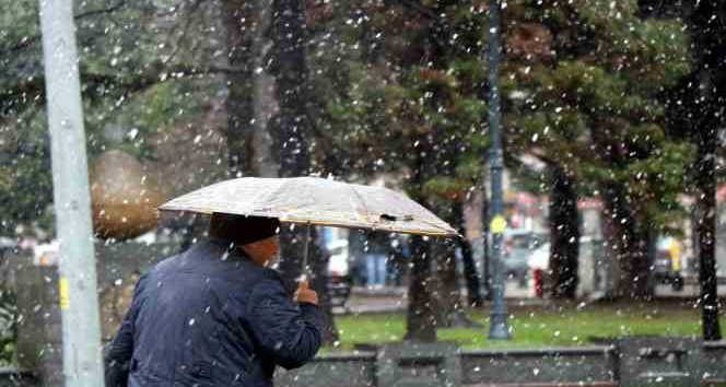 Soğuk hava ve kar yağışı Samsun'da etkili oluyor