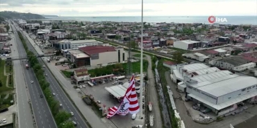 dunyanin-en-buyuk-kulup-bayragi-samsunda-dalgalaniyor-KGwGOvEZ.jpg