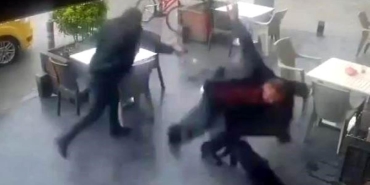 esiyle-mesajlasan-akrabasini-oldurdu-cinayet-ani-kamerada-UlhIHFVB.jpg