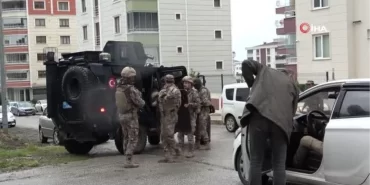 konutunu-yakacagini-soyledi-polisi-ve-itfaiyeyi-harekete-gecirdi-3dmrHNbI.jpg