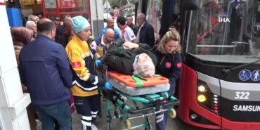 seyir-halindeki-otobusun-icinde-dusen-yasli-bayan-yaralandi-iiRbhP1f.jpg