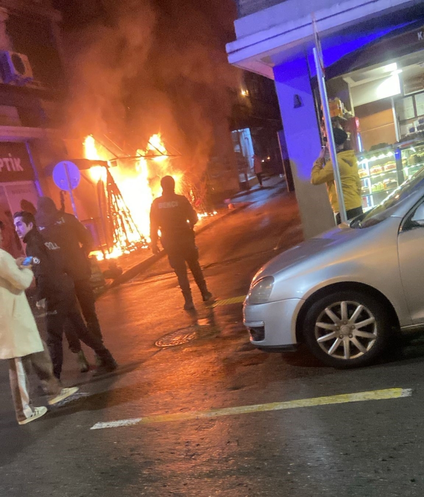 Samsun Çiftlik Mahallesi'nde çiçekçi dükkanında yangın!