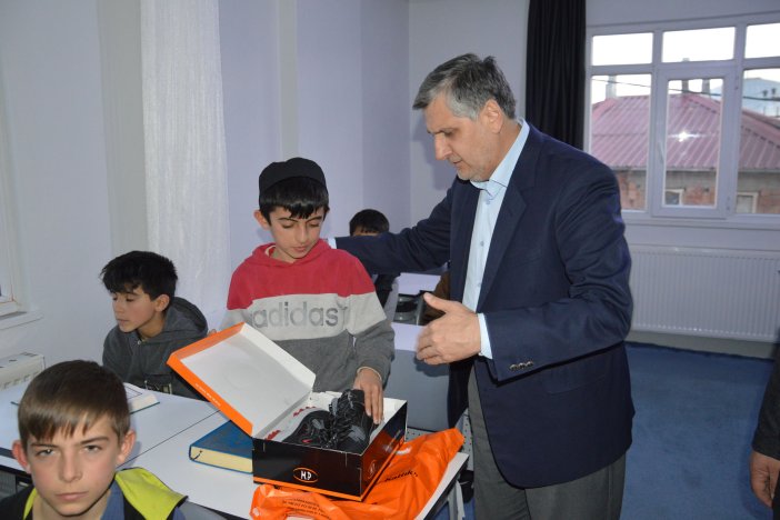 aa-20250306-37251823-37251819-havza-protokolunden-kuran-kursu-ogrencilerine-hediye.jpg