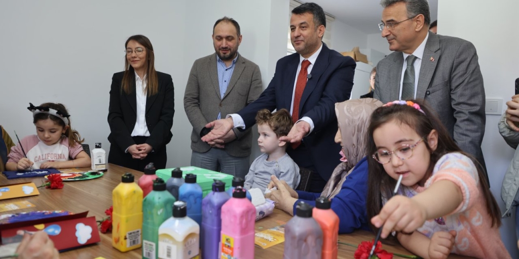 Minikler ve büyükler Aktif Yaşam Merkezi'nde buluştu