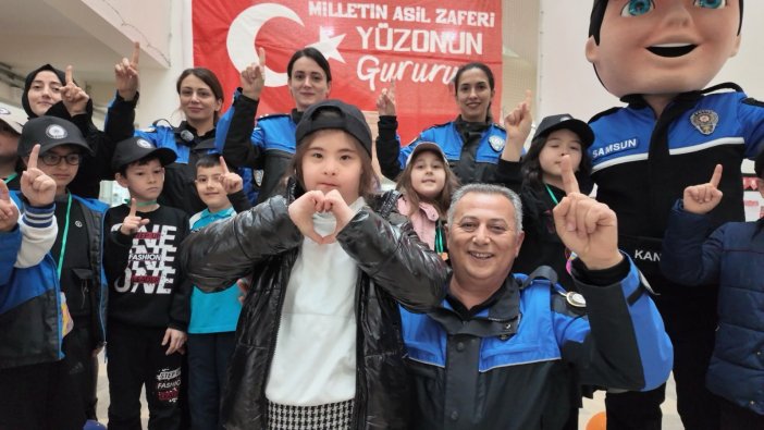 aa-20250322-37417899-37417895-samsunda-polislerden-down-sendromlu-derine-surpriz-ziyaret.jpg