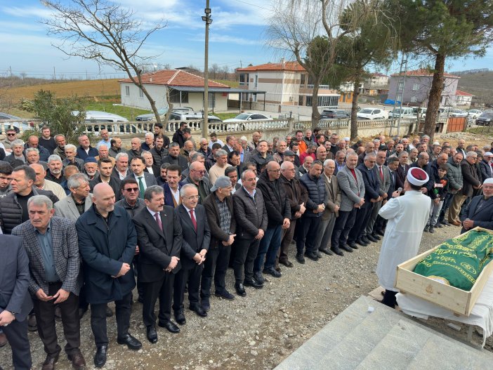 aa-20250312-37319207-37319205-tbmm-icisleri-komisyonu-baskani-soylunun-dayisi-halit-reisin-cenazesi-samsunda-defnedildi.jpg